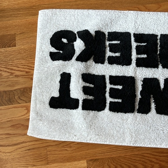 Urban Outfitters Sweet Cheeks Bath Mat NWT - Picture 9 of 10